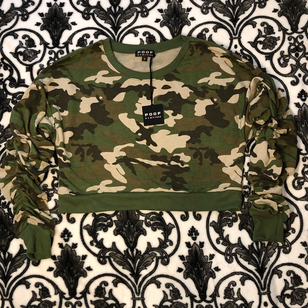 Cropped long sleeve camo top